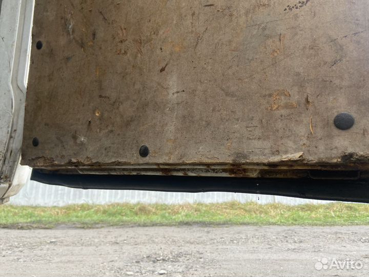 Задние двери Mercedes MB 100