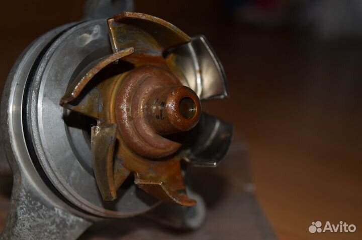 Насос водяной системы охлажден mazda LF94-15-100A