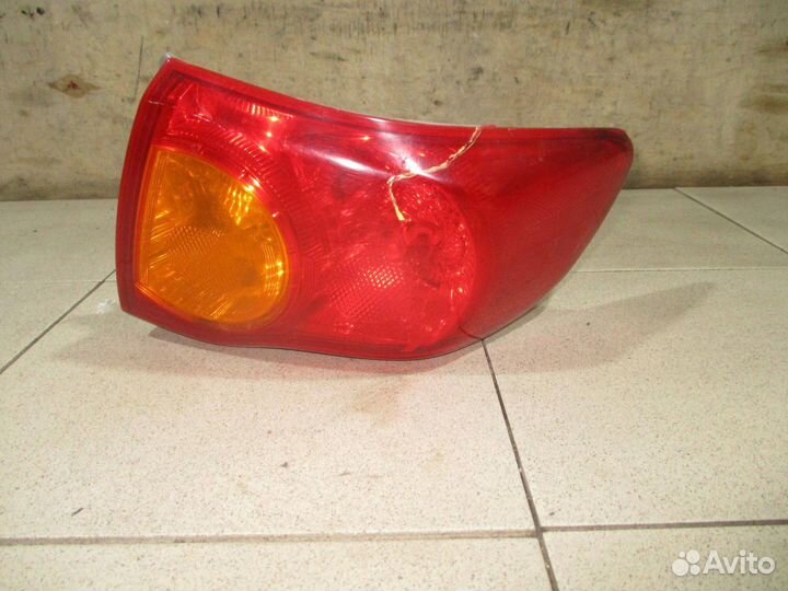 Фонарь задний наружный правый Toyota Corolla (E150