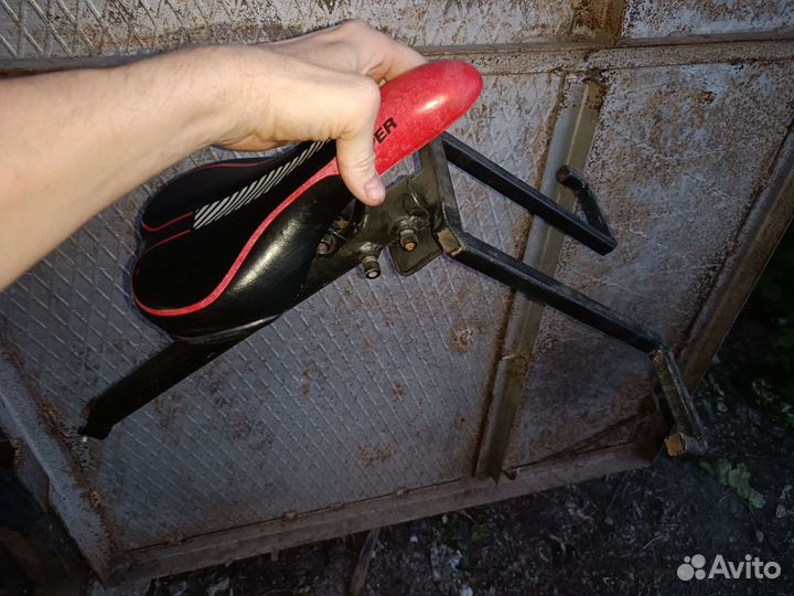 Детское кресло на раму велосипеда