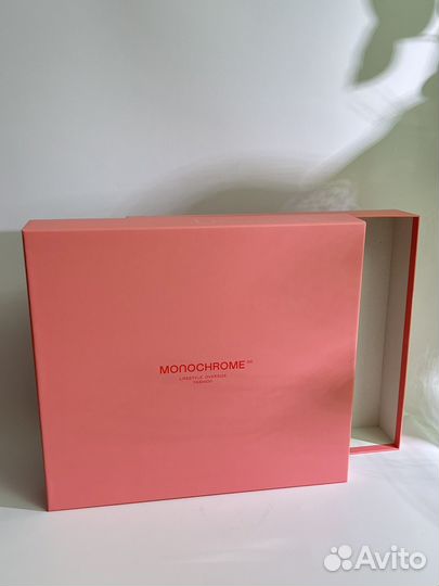 Большая розовая коробка Monochrome