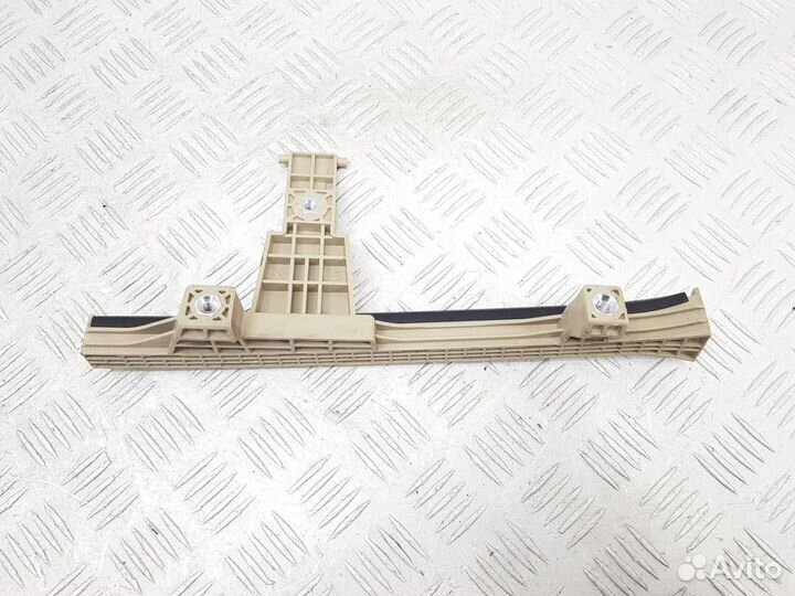 83560-J5000 Направляющая стекла Kia Stinger