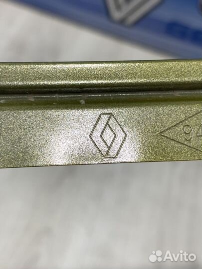 Направляющая стекла Renault sandero stepway 2 Лев