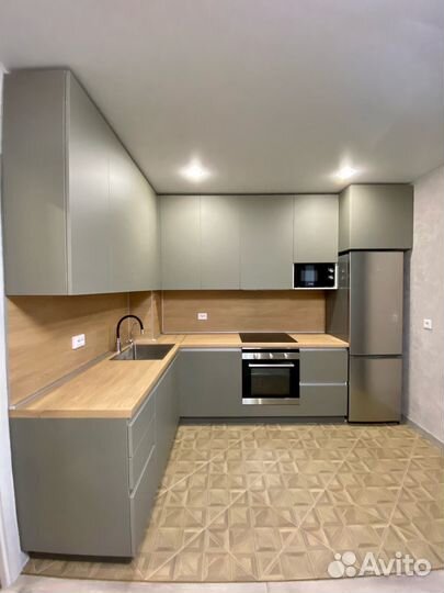 П образная кухня на заказ. Фабрика в Новосибирске