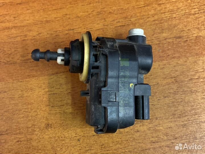 Nissan Juke 2012- Корректор фары б/у