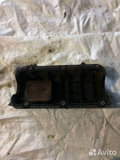 Клапанная крышка Audi A6 C4