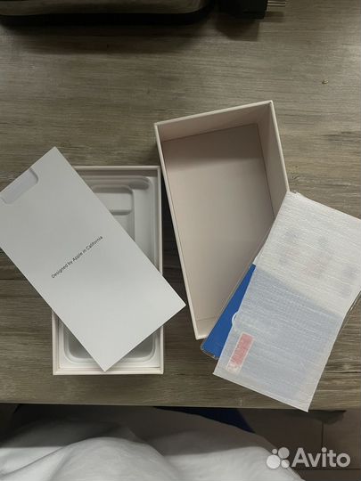 Коробка от iPhone 8 и защитное стекло