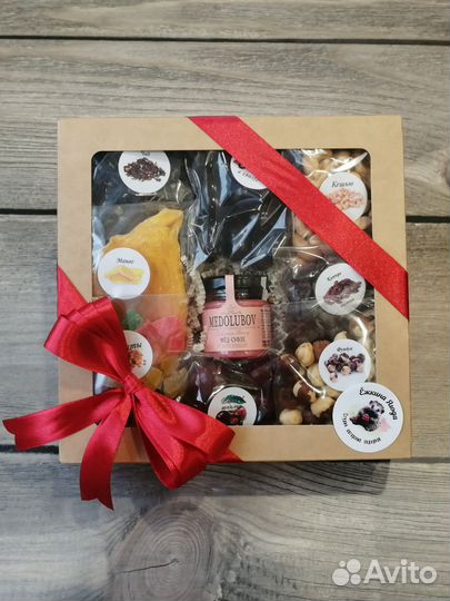 Подарочные наборы из орехов и сухофруктов