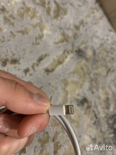 Зарядка на iPhone провод