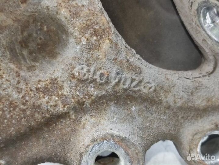 Кулак поворотный передний левый Mercedes Slk R172