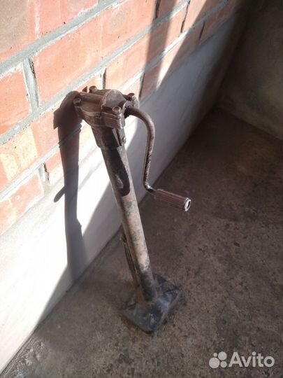 Домкрат на ниву 1000кг