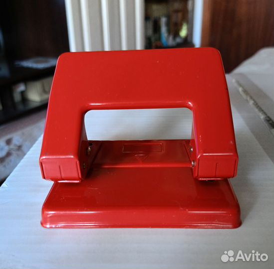 Дырокол на 2 отверстия