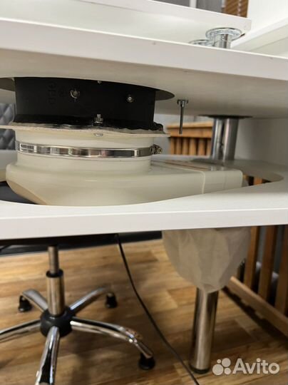 Маникюрный стол с вытяжкой бу