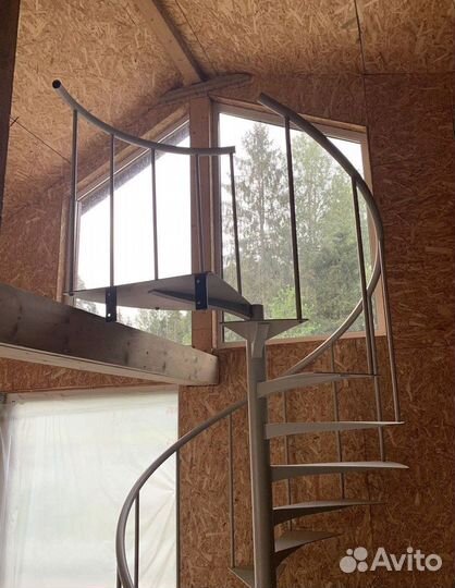 Лестница на металлокаркасе