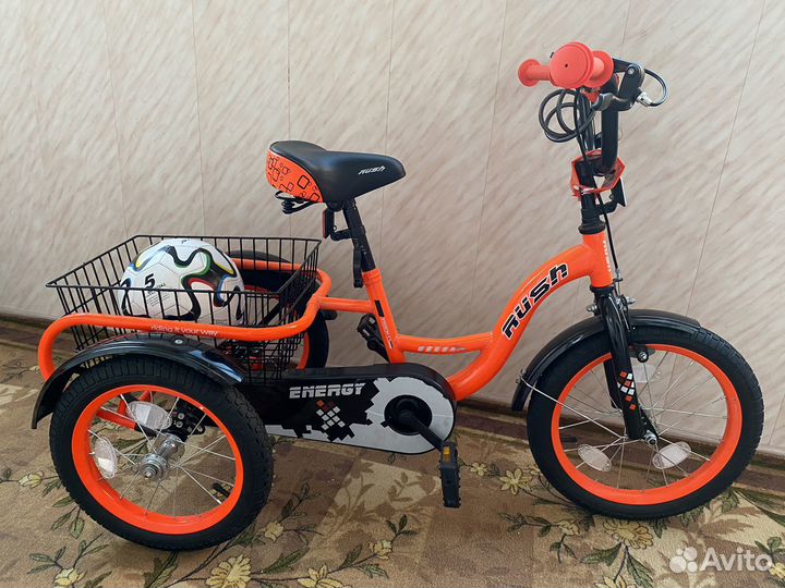 Детский трехколесный велосипед