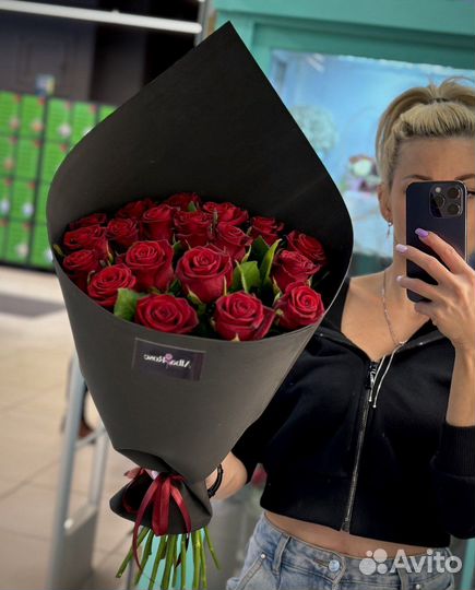 Букет красных роз 19 шт