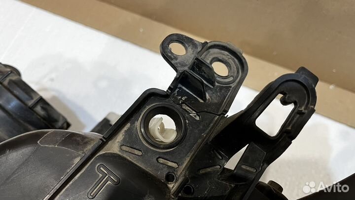 Фара передняя левая Б/У для RAV-4 (2010-2013)