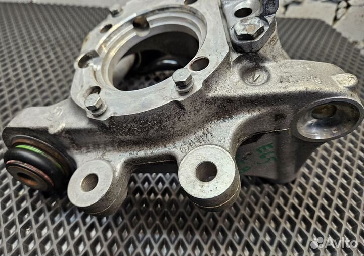 Кулак задний Левый Е65 Е63 BMW