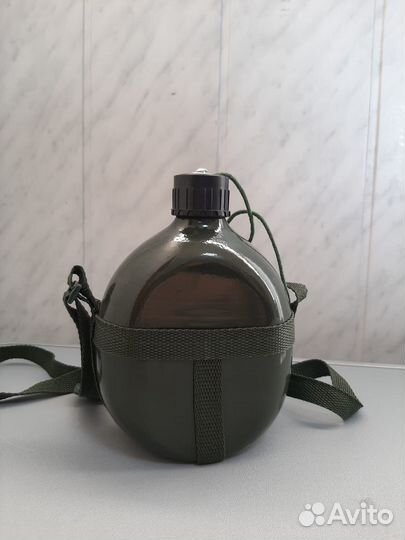 Фляжка походная с лямками через плечо