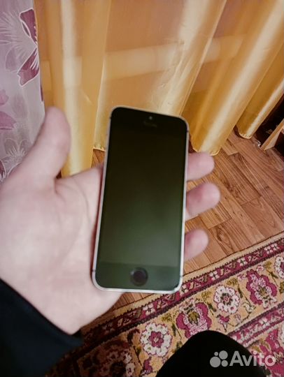 iPhone SE, 32 ГБ