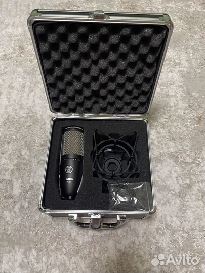 Конденсаторный микрофон akg p220