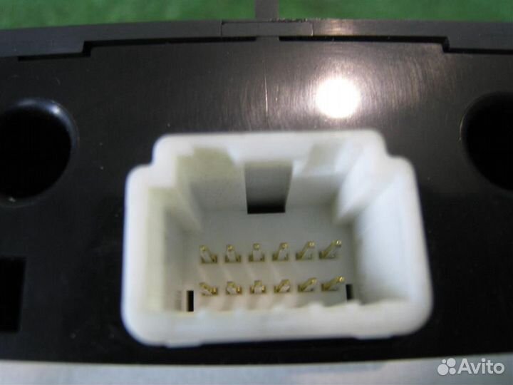 Пульт мультимедиа Renault Megane 3 (BZ0H) 2011