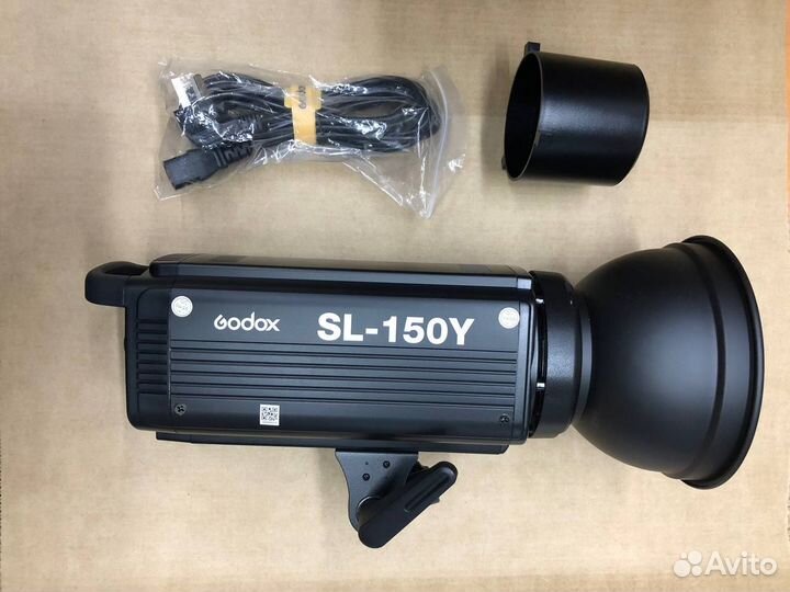 Осветитель светодиодный студийный Godox SL-150Y