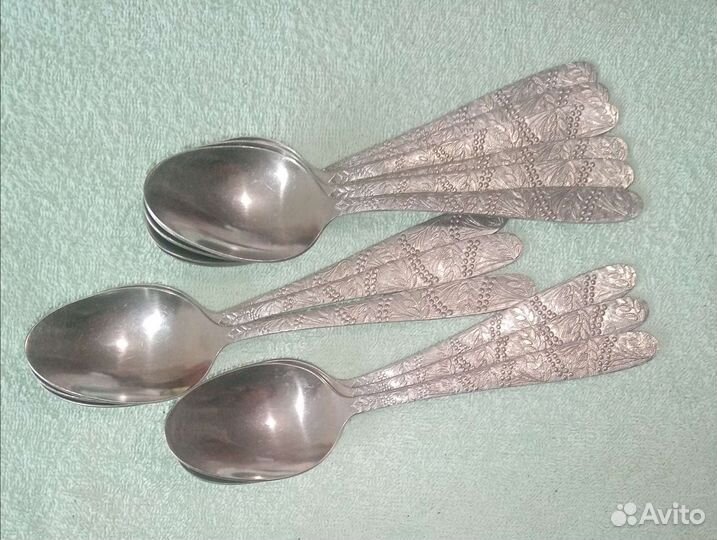 Ложки, вилки, дуршлаг, кастрюля