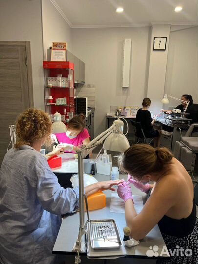 Модель на маникюр с покрытием гель-лак бесплатно