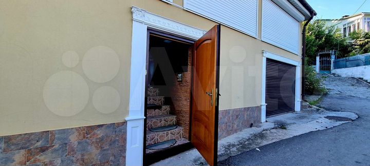 3-к. квартира, 140 м², 1/1 эт.