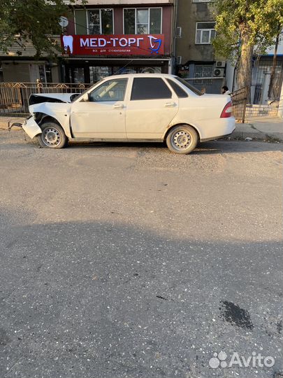 LADA Priora 1.6 МТ, 2010, битый, 200 000 км