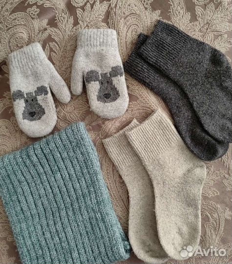 Шерстяные варежки,снуд, носочки-на мальчика 5 лет