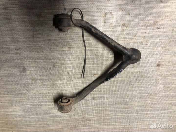 Рычаг передний верхний левый Kia Sorento