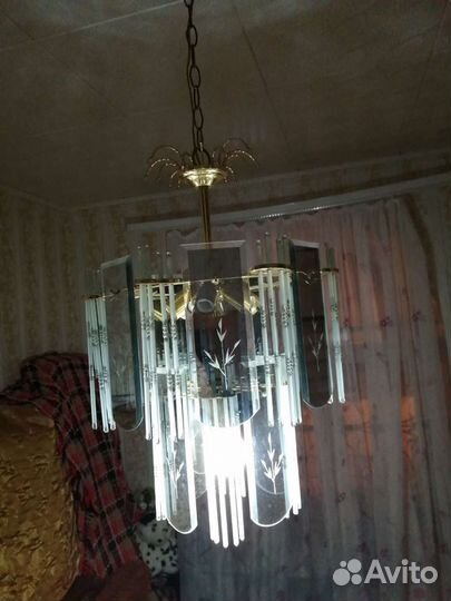 Люстры разные, плафоны