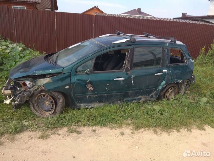 Peugeot 307 1.6 МТ, 2005, битый, 420 000 км