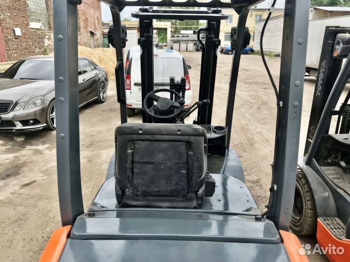 Вилочный погрузчик Toyota 72-8FDJ35, 2008