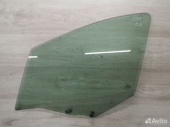 Стекло переднее левое Peugeot 308