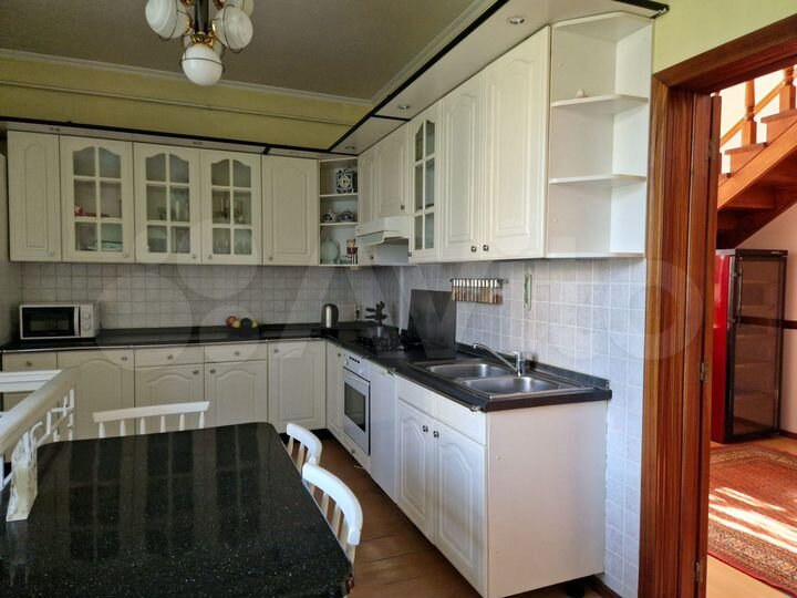 Дом 300 м² на участке 12 сот.