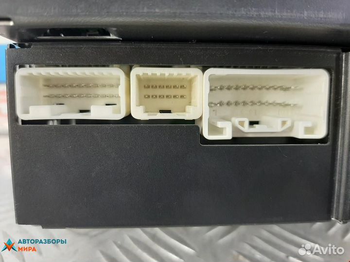 Консоль салона (центральная часть) Lexus IS