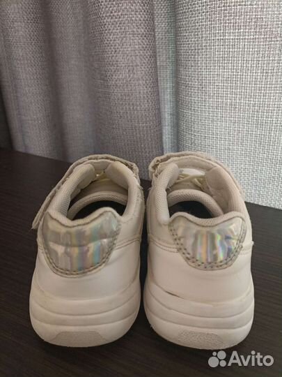 Кроссовки для девочки
