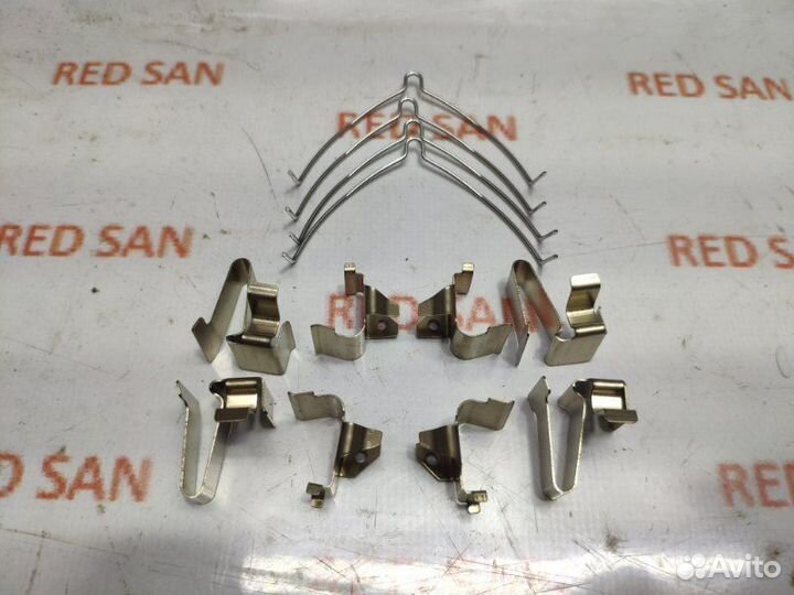 Зажим тормозных колодок передний Toyota Town Ace