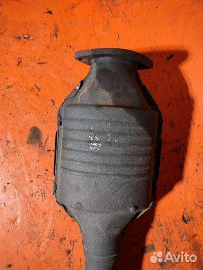 Глушитель передний Toyota Hilux Surf RZN185 3RZ-FE