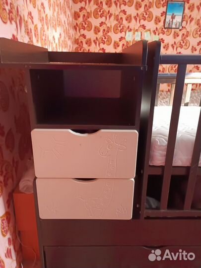 Детская кроватка с пеленальным комодом