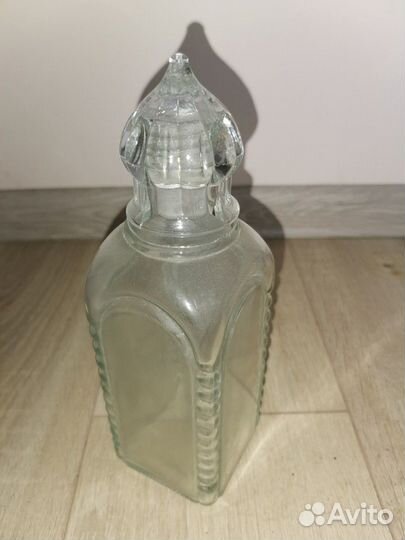 Кувшин и графин, бутылки