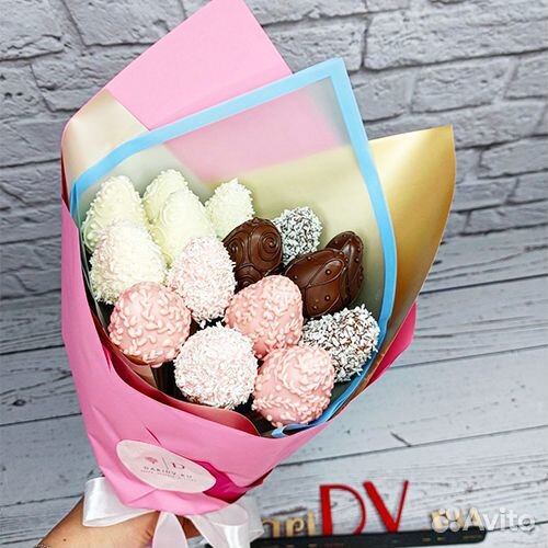 Букет с клубникой в белом и темном шоколаде арт. 3