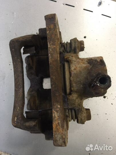 Суппорт задний левый Toyota 4Runner (2434)