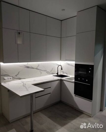 Кухня белая/глянец/ на заказ