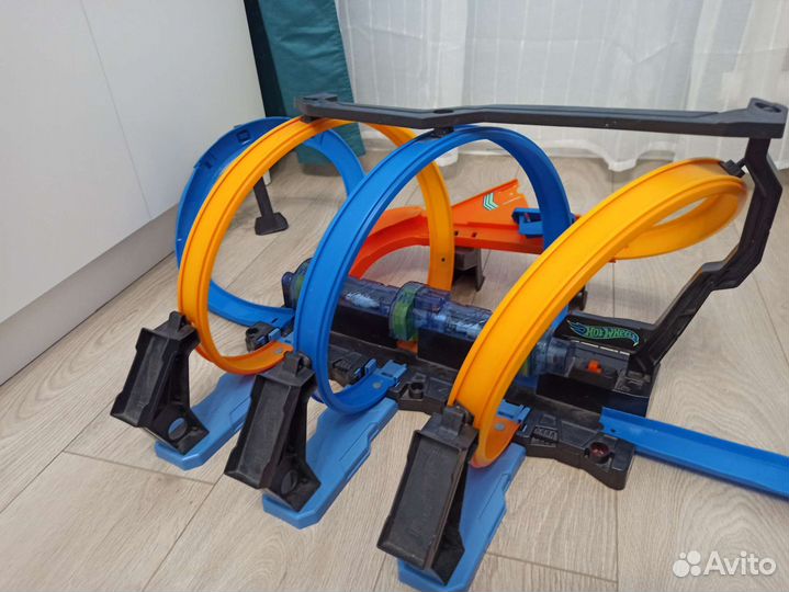 Hot wheels Винтовое столкновение FTB65