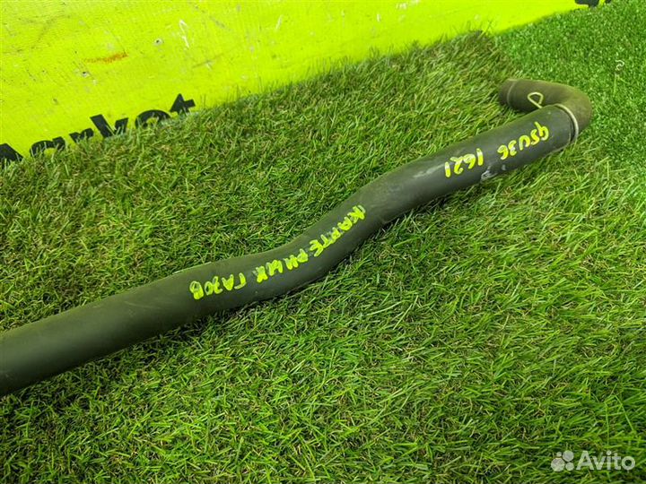 Патрубок вентиляции картерных газов Toyota Harrier