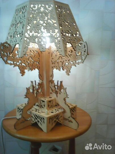 Продаётся настольная лампа